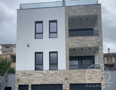 Buy in Italy for 750000€