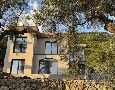 Buy in Montenegro for 400000€