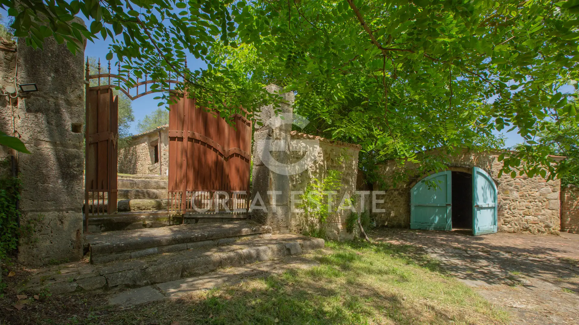 House 513m² in Italy, Siena. Priced at 580000€ rent photo-15
