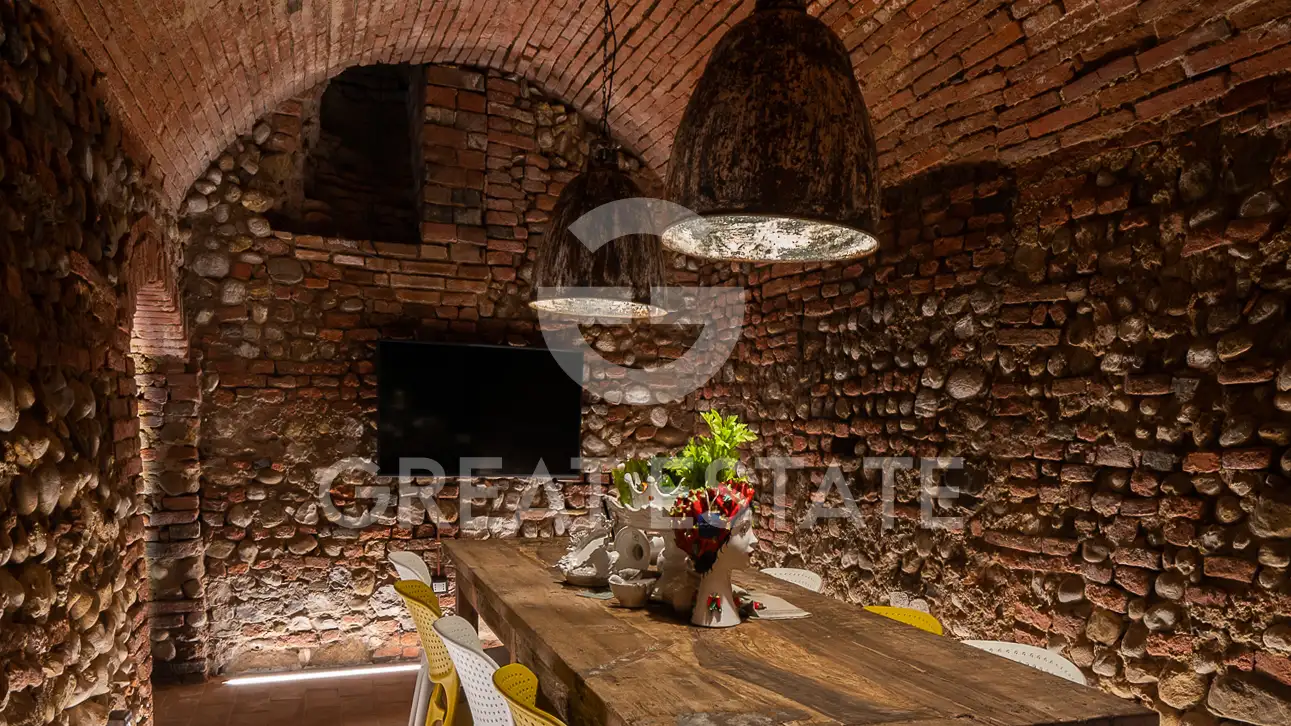 Flat 173m² in Italy, Perugia. Priced at 468000€ rent photo-8