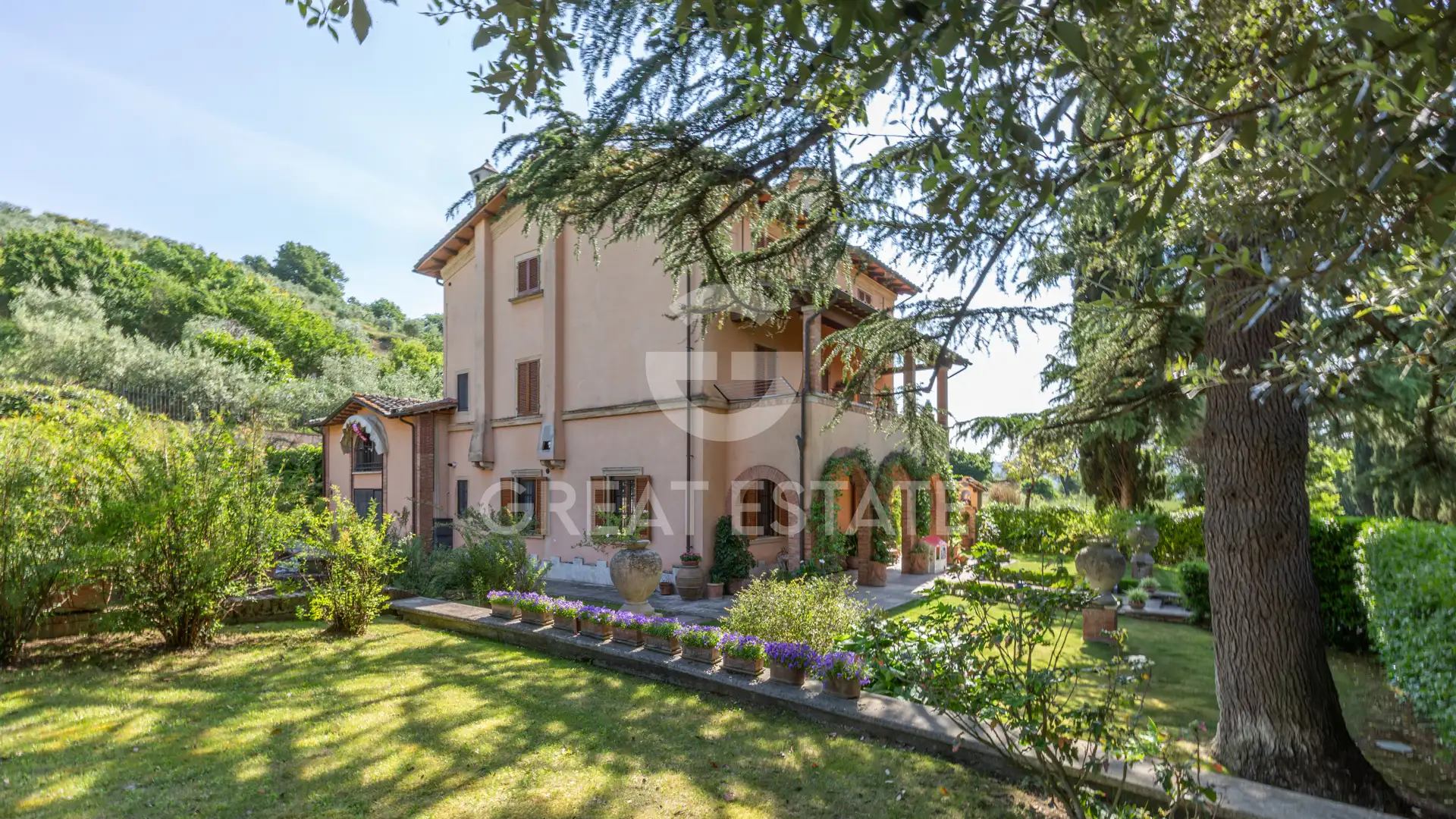 House 645m² in Italy, Siena. Priced at 2100000€ rent photo-11
