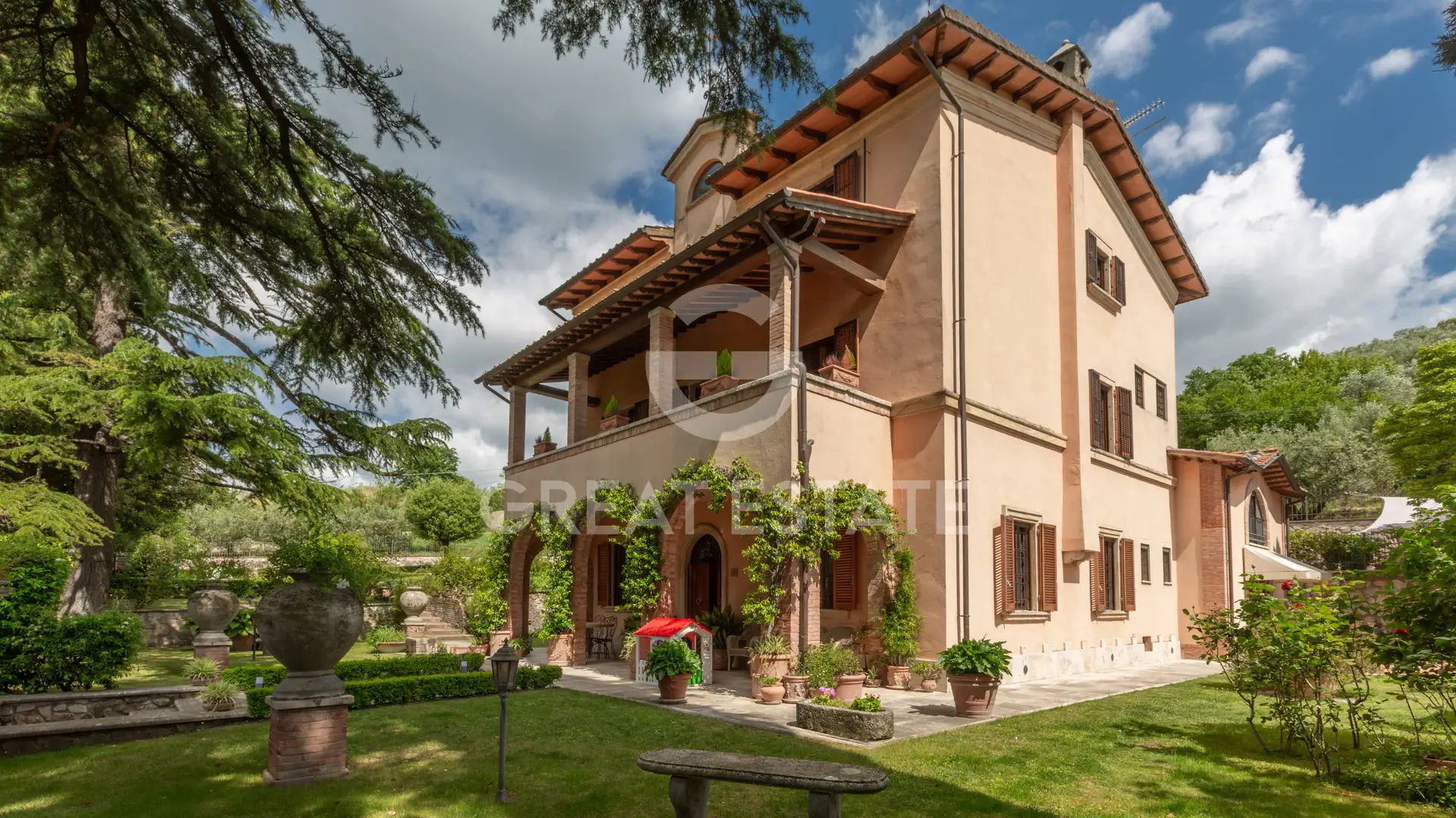 House 645m² in Italy, Siena. Priced at 2100000€ rent photo-4
