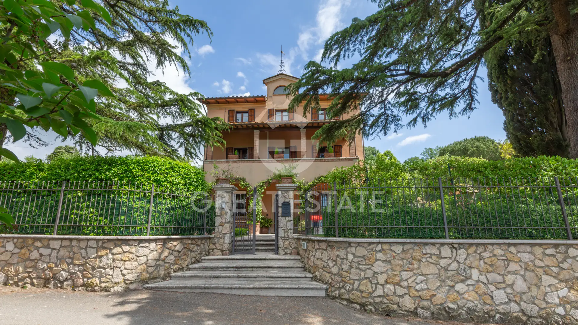 House 645m² in Italy, Siena. Priced at 2100000€ rent photo-5