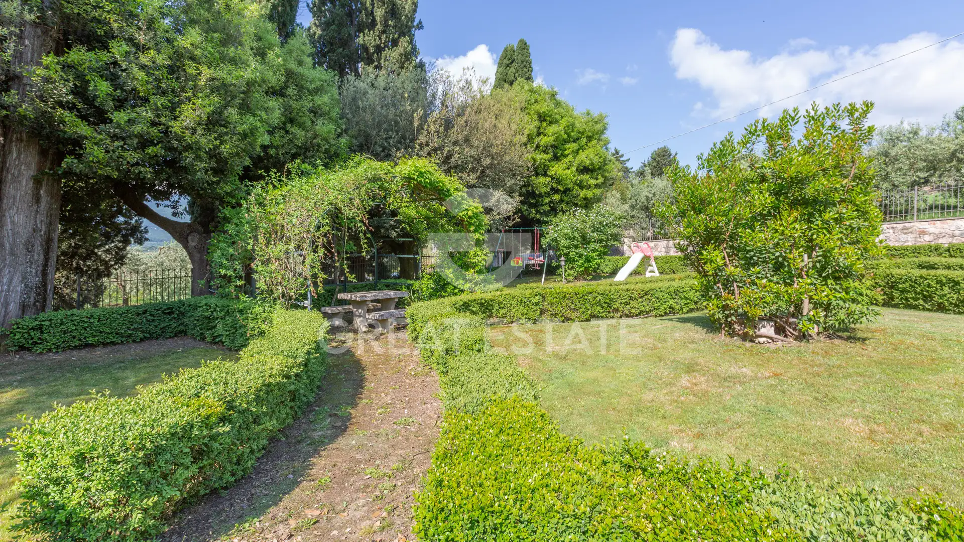 House 645m² in Italy, Siena. Priced at 2100000€ rent photo-10
