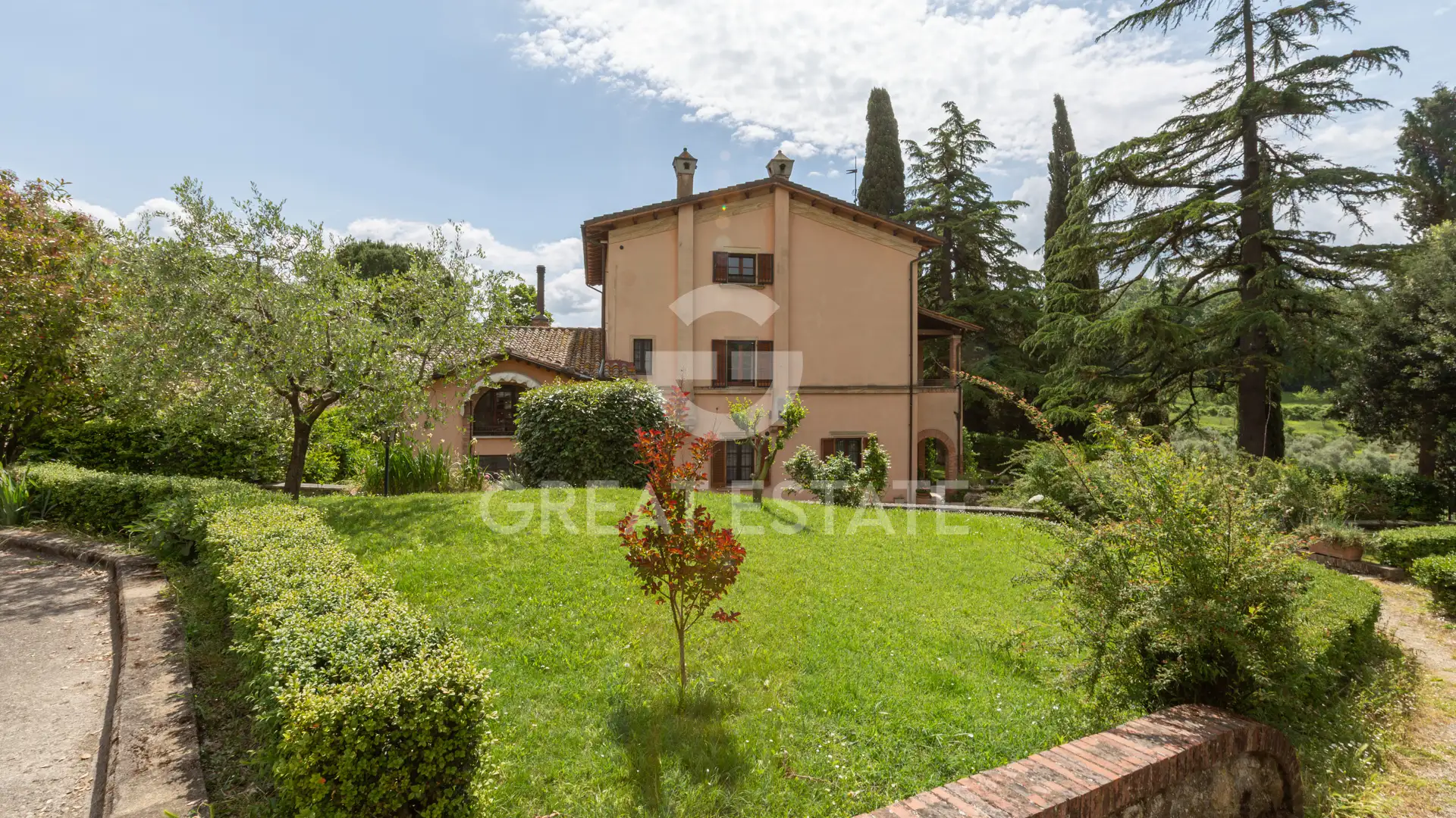 House 645m² in Italy, Siena. Priced at 2100000€ rent photo-2