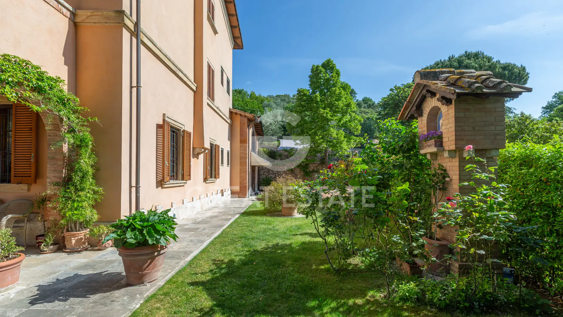 House 645m² in Italy, Siena. Priced at 2100000€ rent photo-1