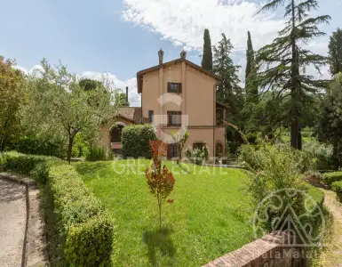 Buy in Italy for 2100000€