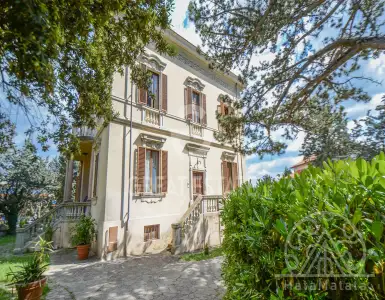 Buy in Italy for 548000€