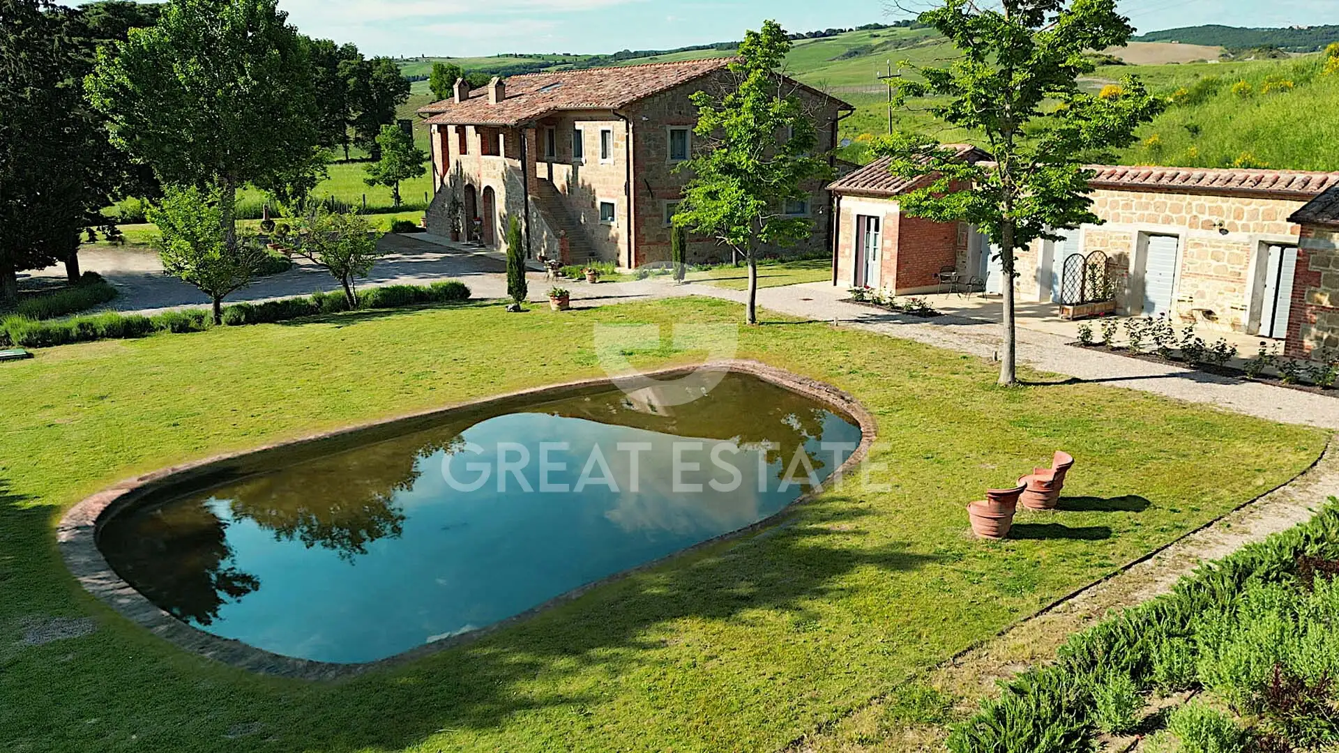 House 593m² in Italy, Siena. Priced at 1700000€ rent photo-1