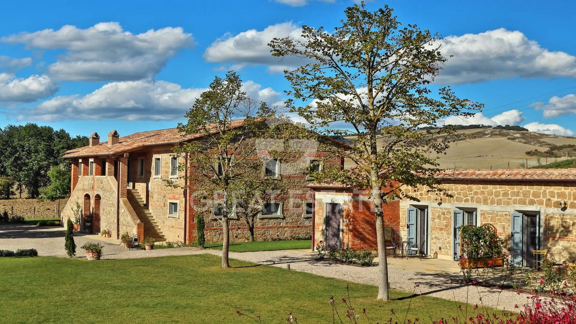 House 593m² in Italy, Siena. Priced at 1700000€ rent photo-2