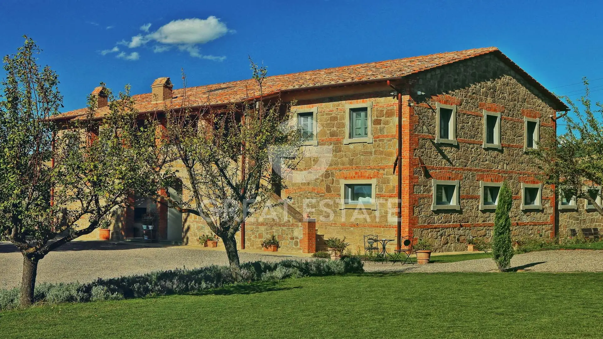 House 593m² in Italy, Siena. Priced at 1700000€ rent photo-3