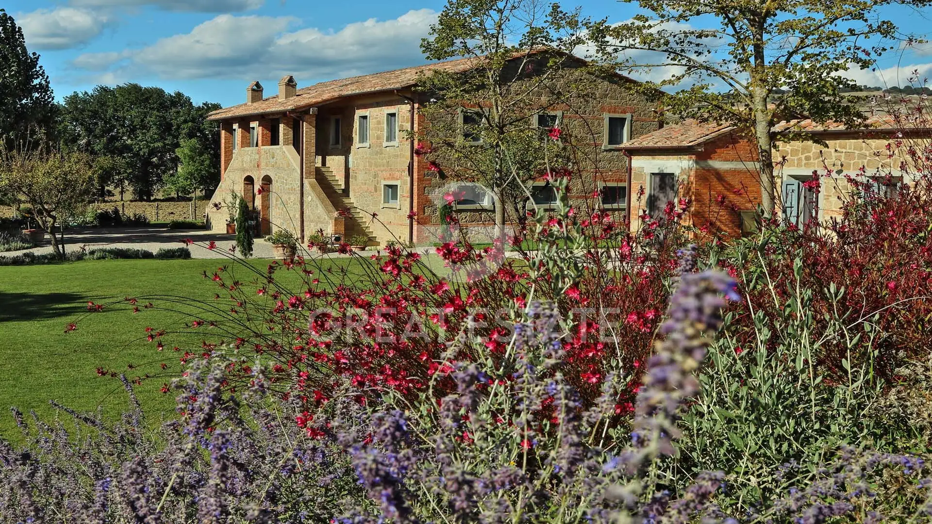 House 593m² in Italy, Siena. Priced at 1700000€ rent photo-7