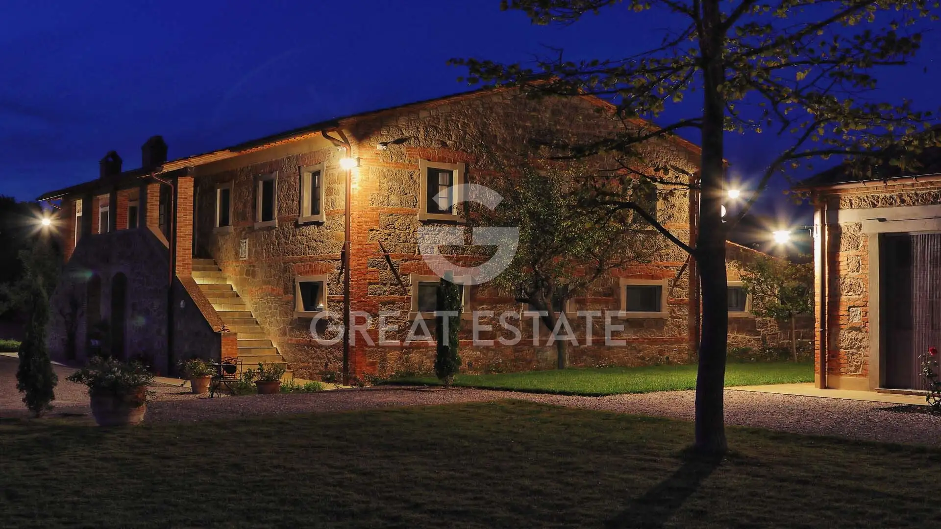 House 593m² in Italy, Siena. Priced at 1700000€ rent photo-9