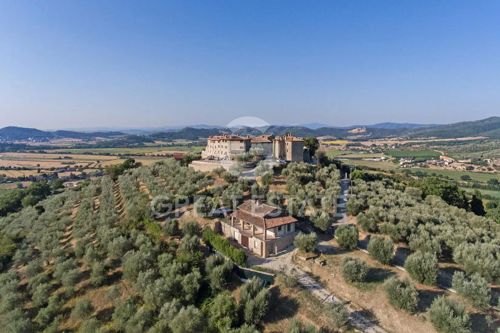 House 210m² in Italy, Perugia. Priced at 550000€ rent photo-9