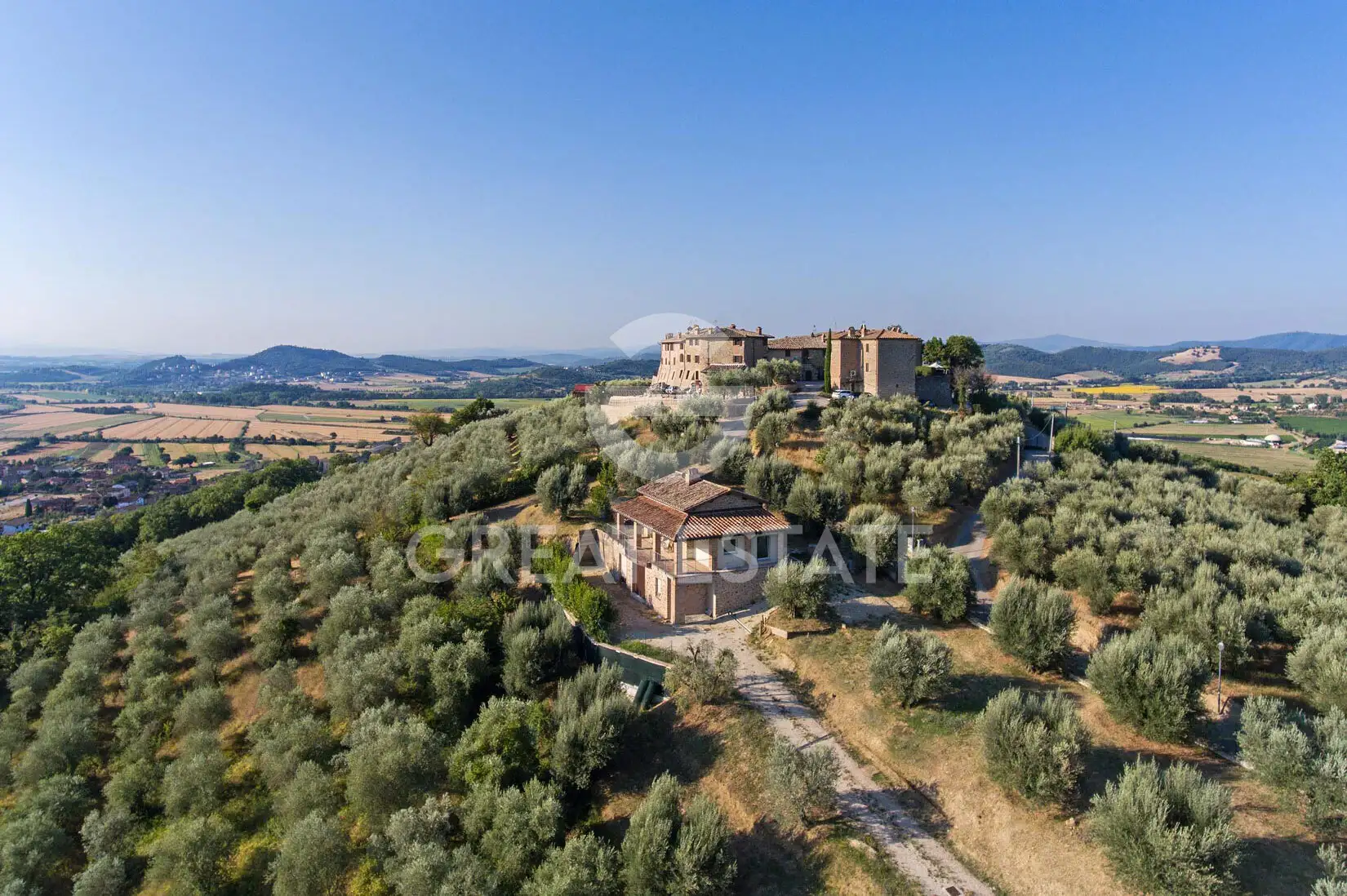 House 210m² in Italy, Perugia. Priced at 550000€ rent photo-1