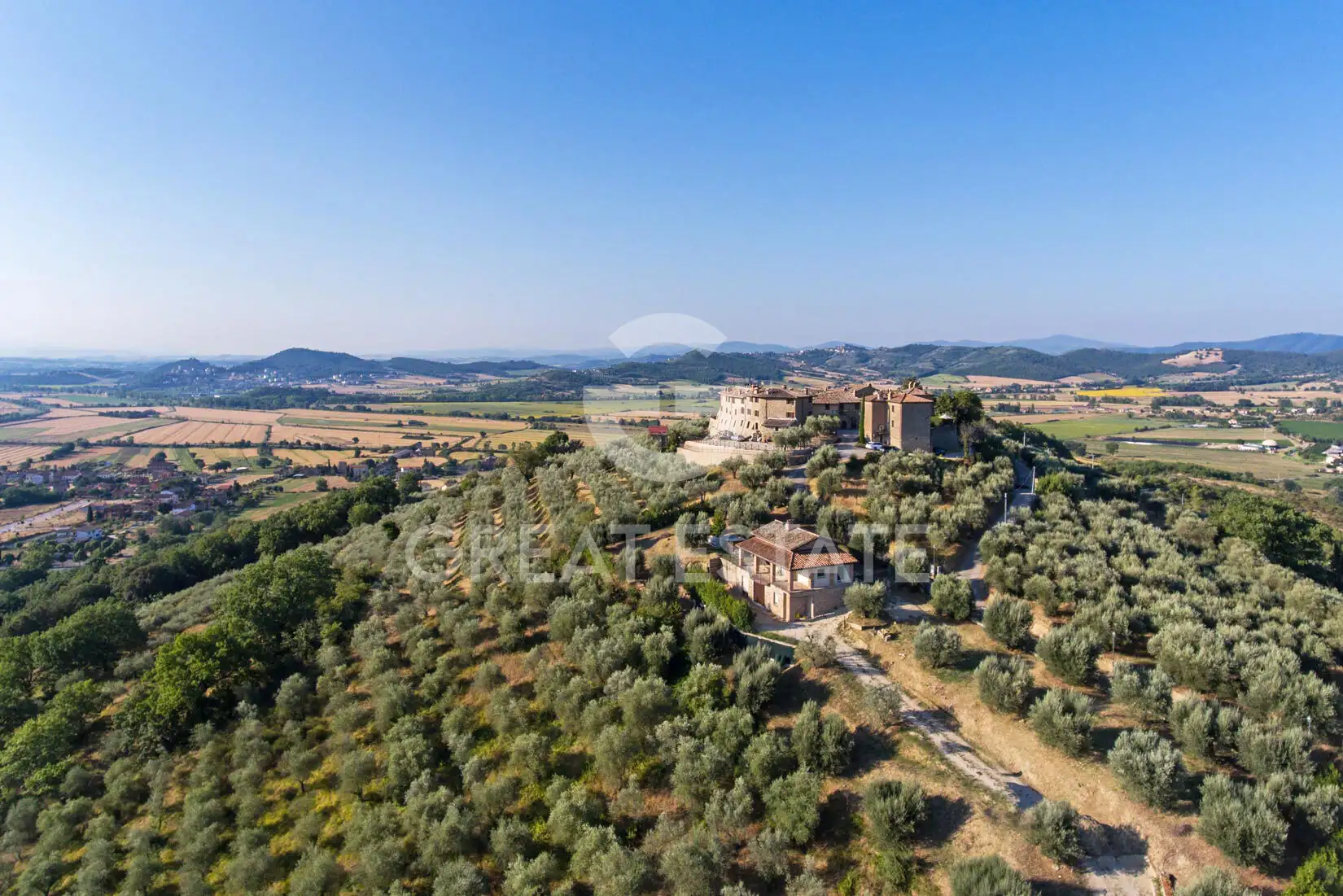 House 210m² in Italy, Perugia. Priced at 550000€ rent photo-5