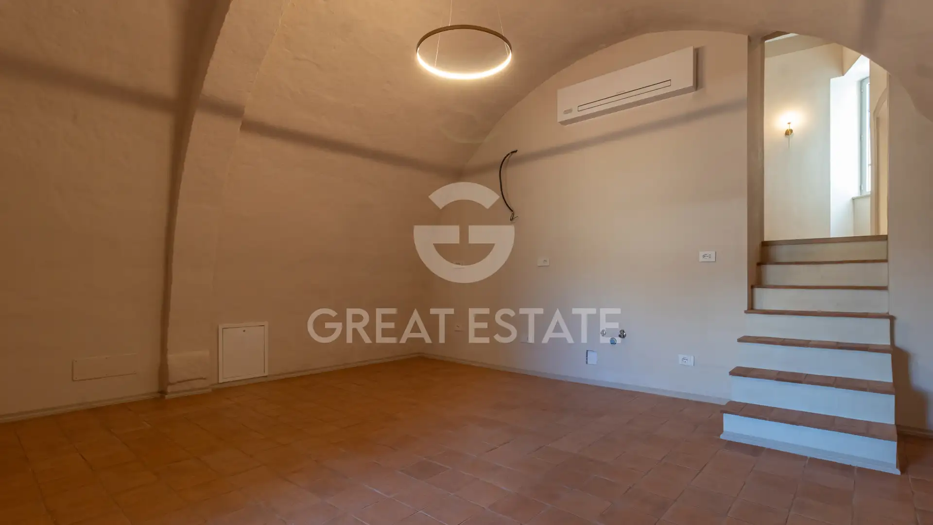 Flat 193m² in Italy, Terney. Priced at 560000€ rent photo-9