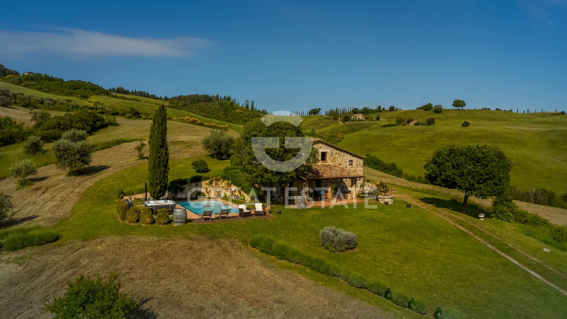 House 216m² in Italy, Siena. Priced at 890000€ rent photo-3