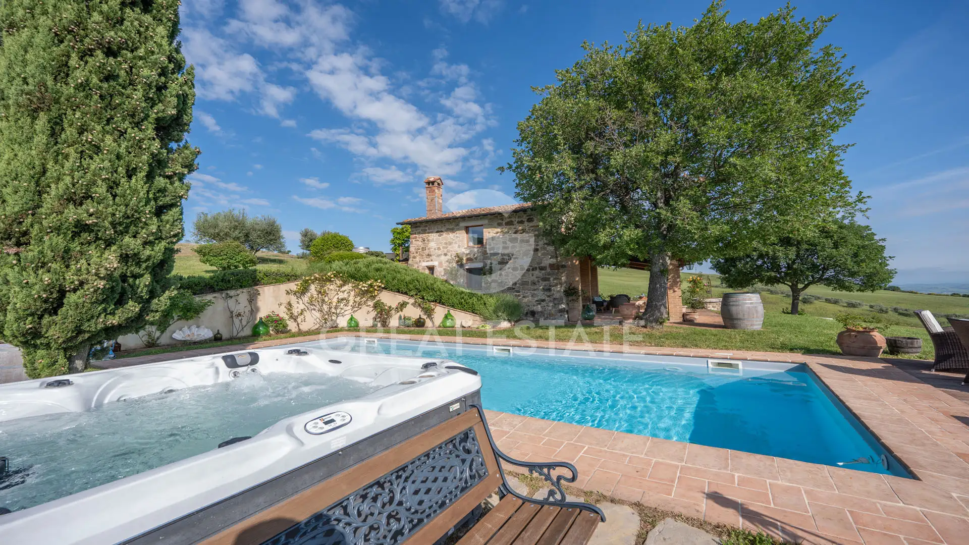 House 216m² in Italy, Siena. Priced at 890000€ rent photo-15