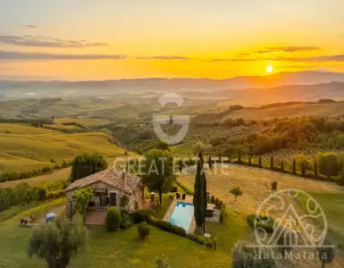 Buy in Italy for 890000€