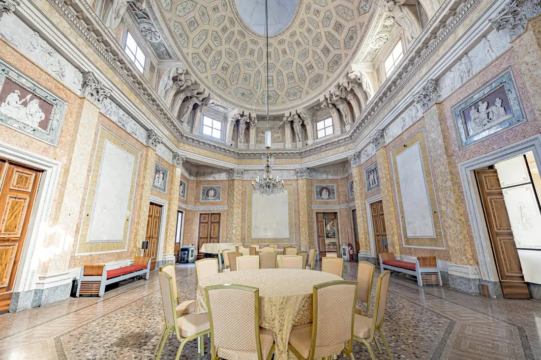 Castle 2956m² in Italy, Cremona. Priced at 3741271$ rent photo-3