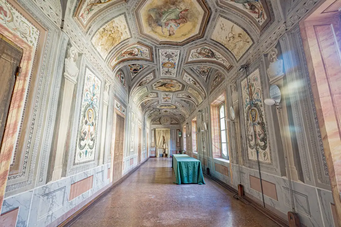 Castle 2956m² in Italy, Cremona. Priced at 3741271$ rent photo-4