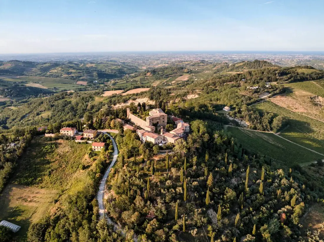 Castle 666m² in Italy, Monteleone d'Orvieto. Priced at 5098861$ rent photo-2