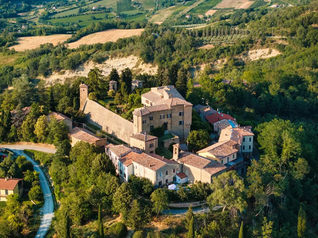 Castle 666m² in Italy, Monteleone d'Orvieto. Priced at 5098861$ rent photo-3