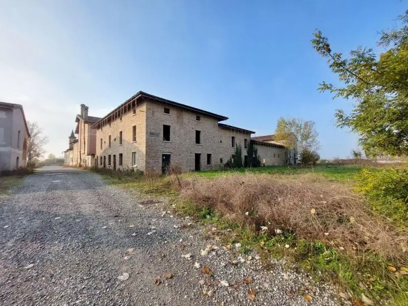 Castle 8235m² in Italy, Ponte di Leño. Priced at 736502$ rent photo-1