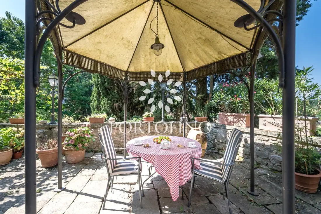 Castle 600m² in Italy, Pontebosio. Priced at 888653$ rent photo-3