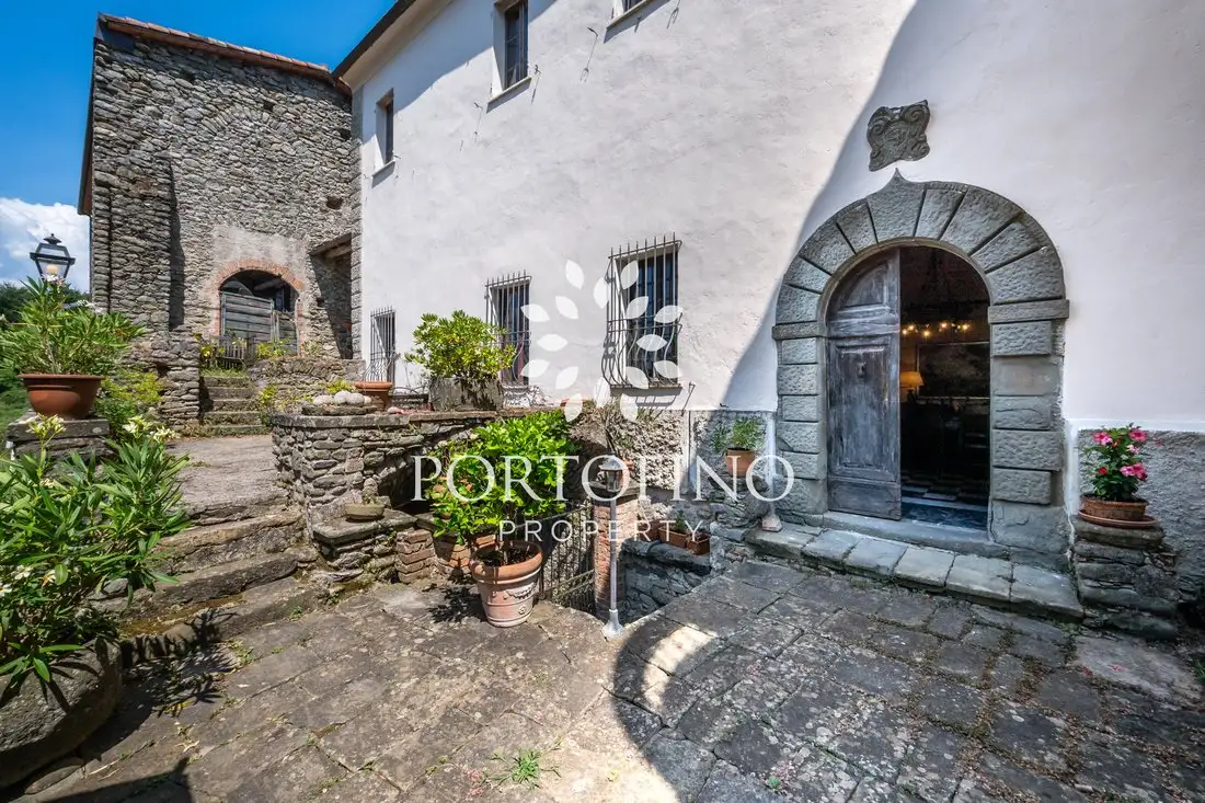 Castle 600m² in Italy, Pontebosio. Priced at 888653$ rent photo-4