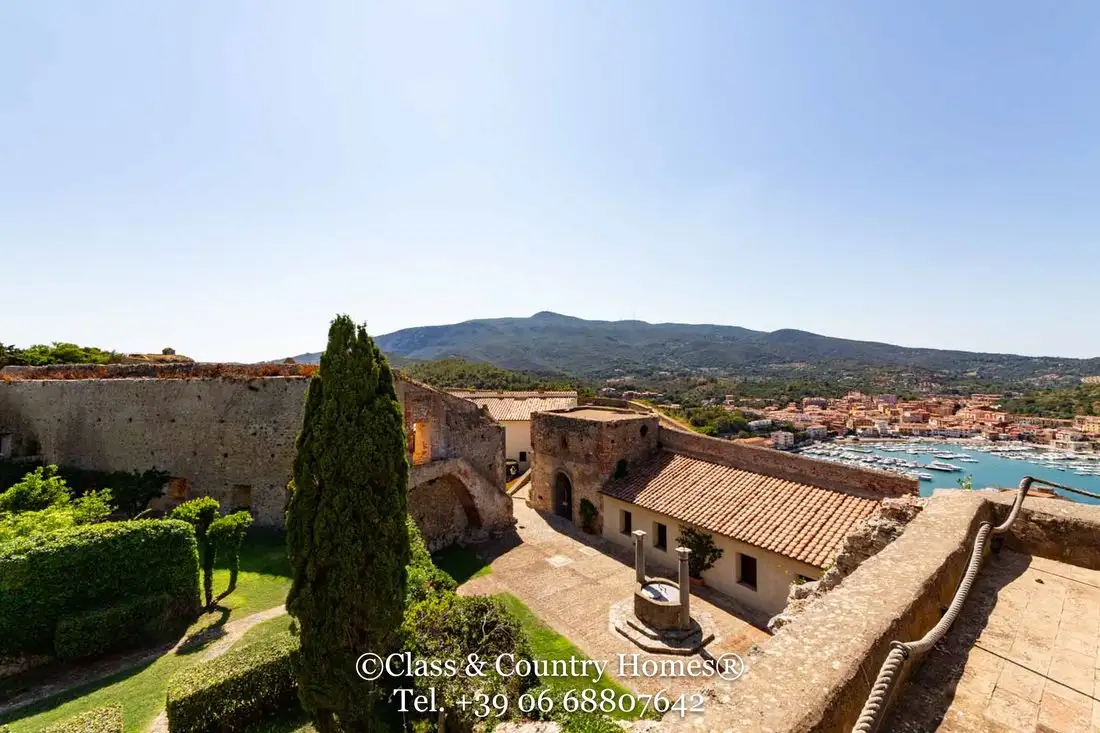 Castle 132m² in Italy, Porto Ercole. Priced at 849031$ rent photo-2