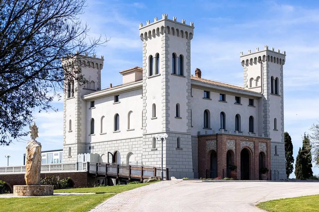 Castle 45m² in Italy, Campiglia Marittima. Priced at 21508808$ rent photo-1
