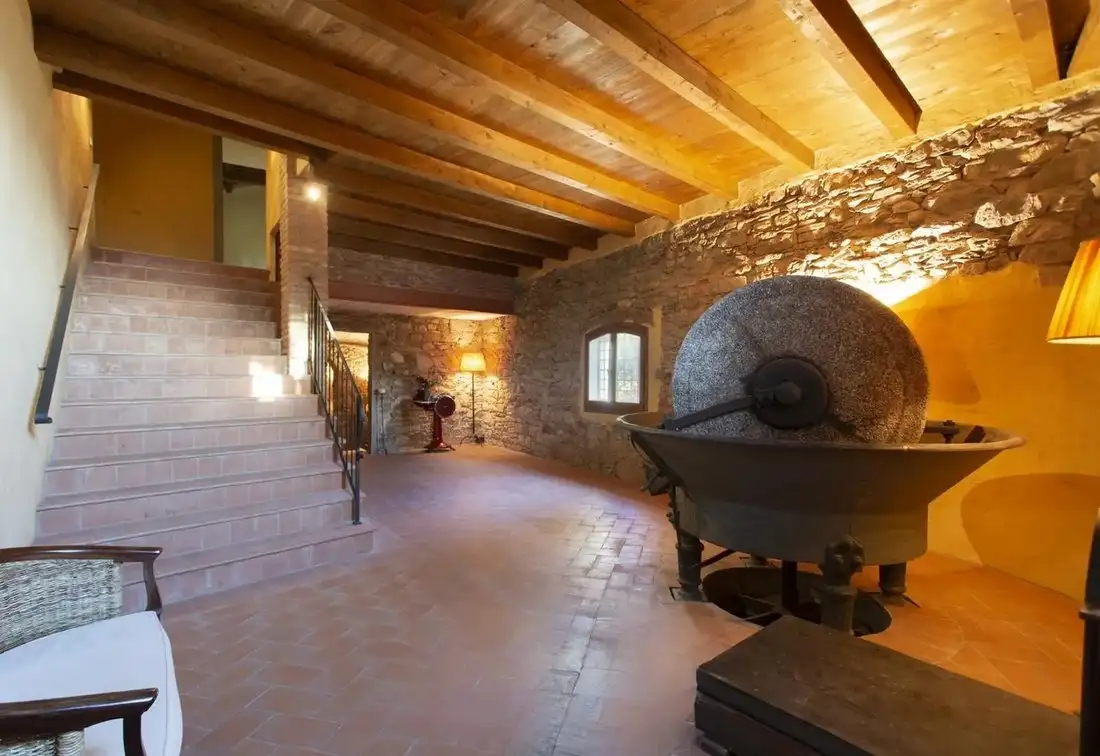 Castle 1500m² in Italy, Croci di Calenzano. Priced at 5094191$ rent photo-2