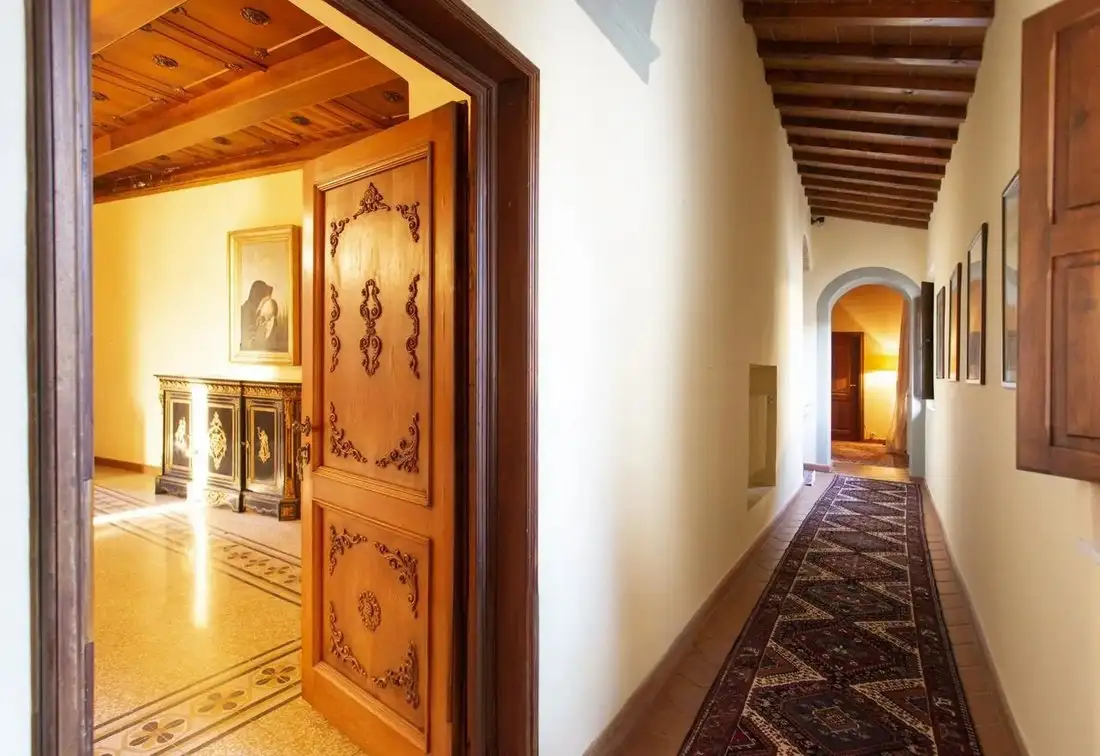 Castle 1500m² in Italy, Croci di Calenzano. Priced at 5094191$ rent photo-3