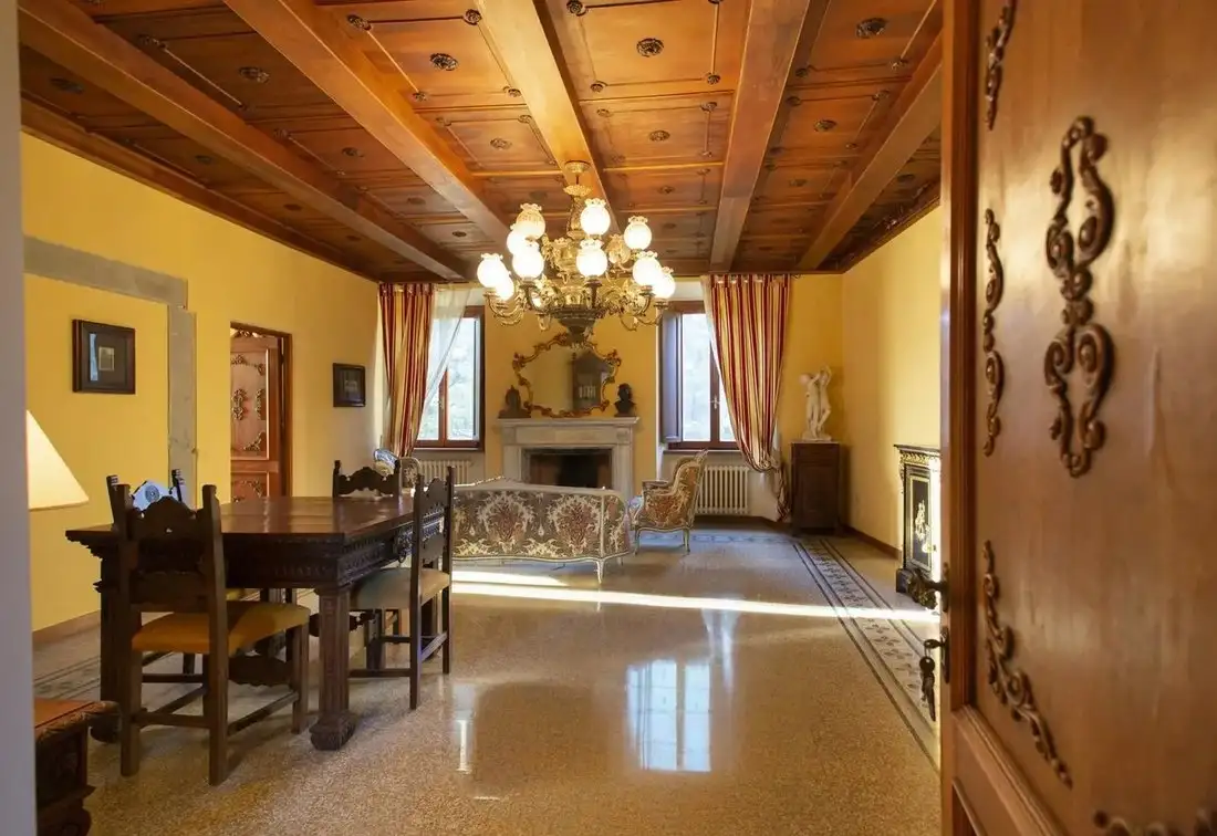 Castle 1500m² in Italy, Croci di Calenzano. Priced at 5094191$ rent photo-4