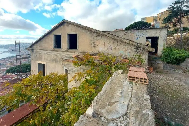 Castle 339m² in Italy, Naples. Priced at 1091542$ rent photo-1