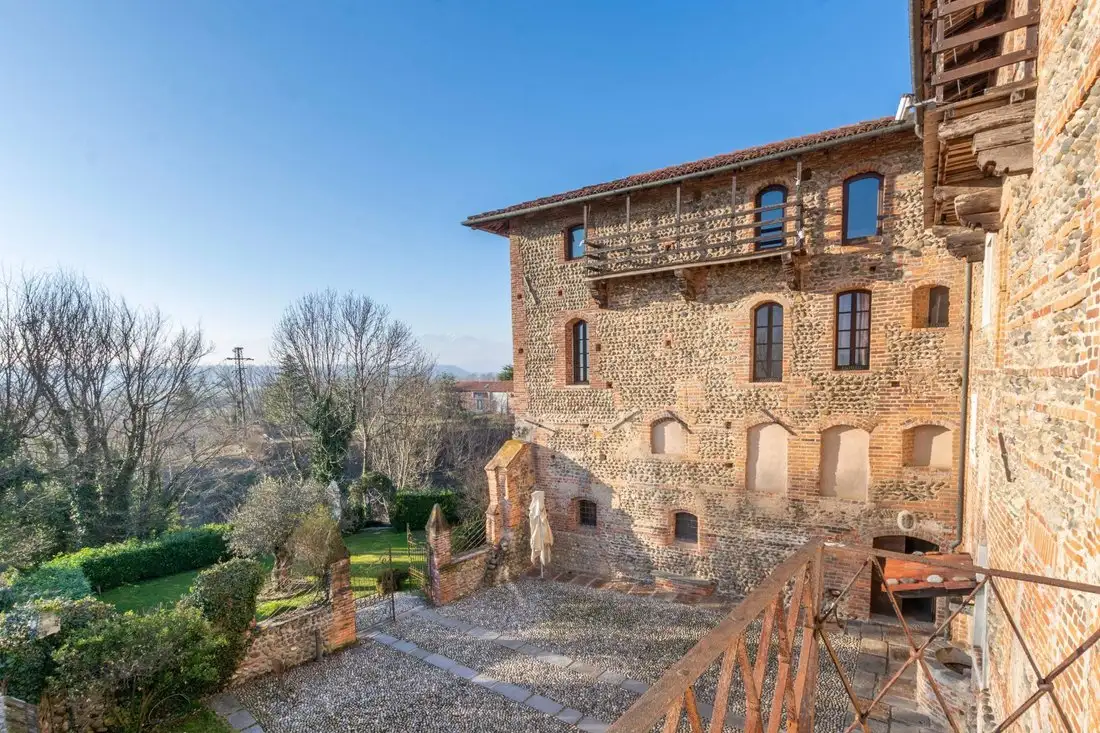 Castle 1100m² in Italy, Castelletto Cervo. Priced at 1471655$ rent photo-1