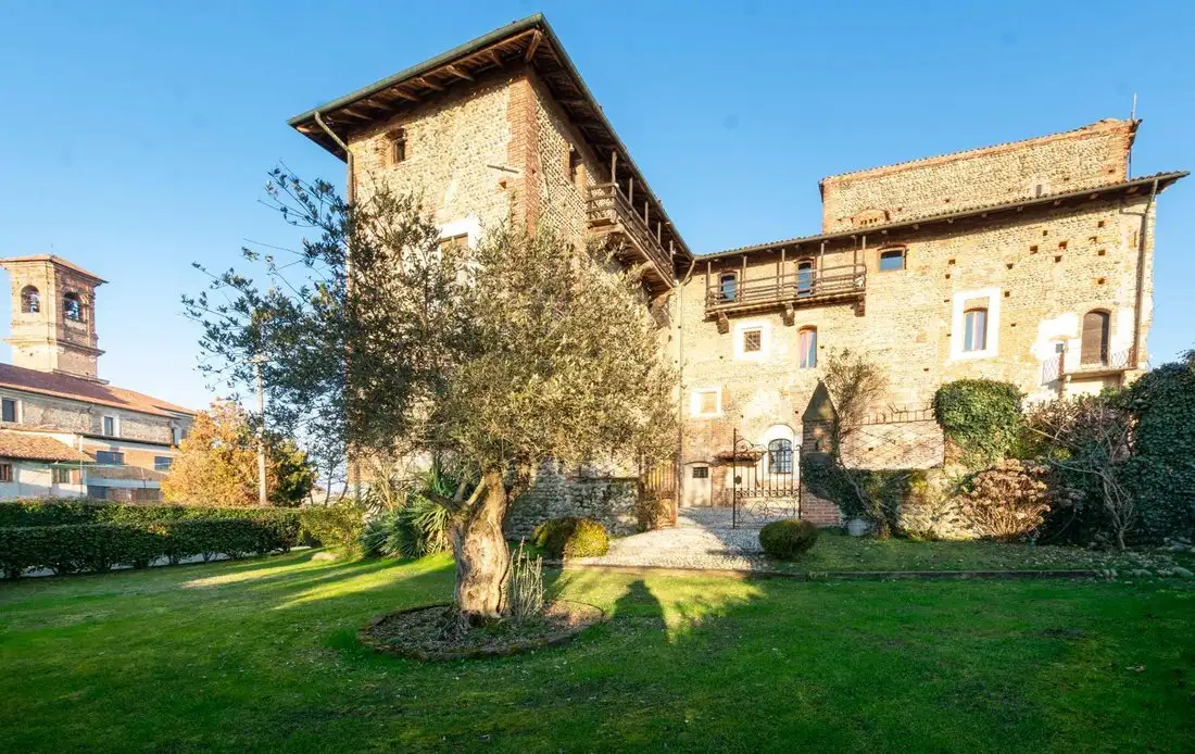 Castle 1100m² in Italy, Castelletto Cervo. Priced at 1471655$ rent photo-2