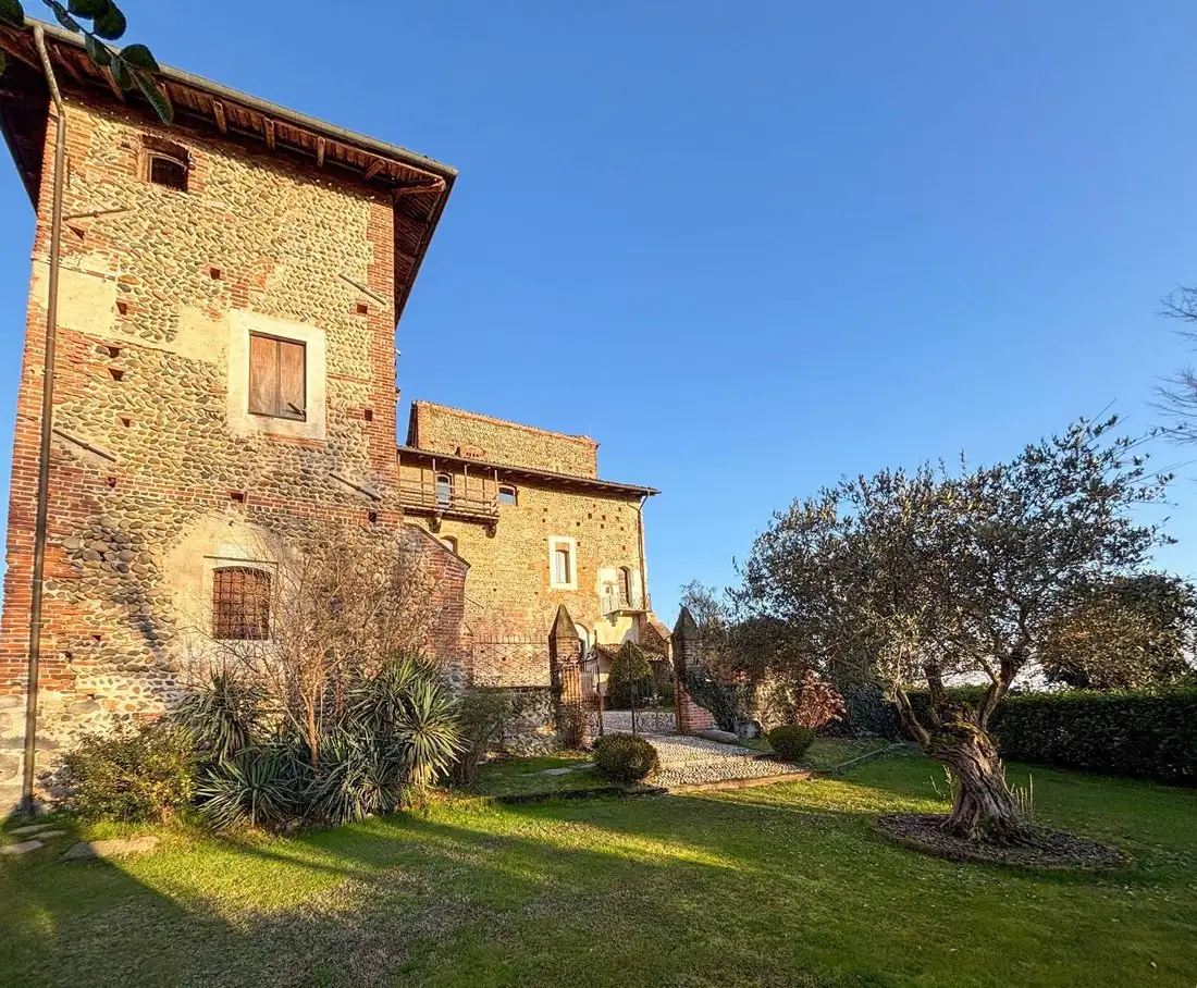 Castle 1100m² in Italy, Castelletto Cervo. Priced at 1471655$ rent photo-3