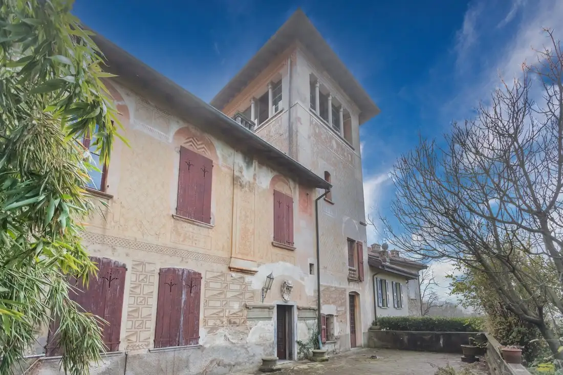Castle 800m² in Italy, Montonate. Priced at 1896171$ rent photo-3