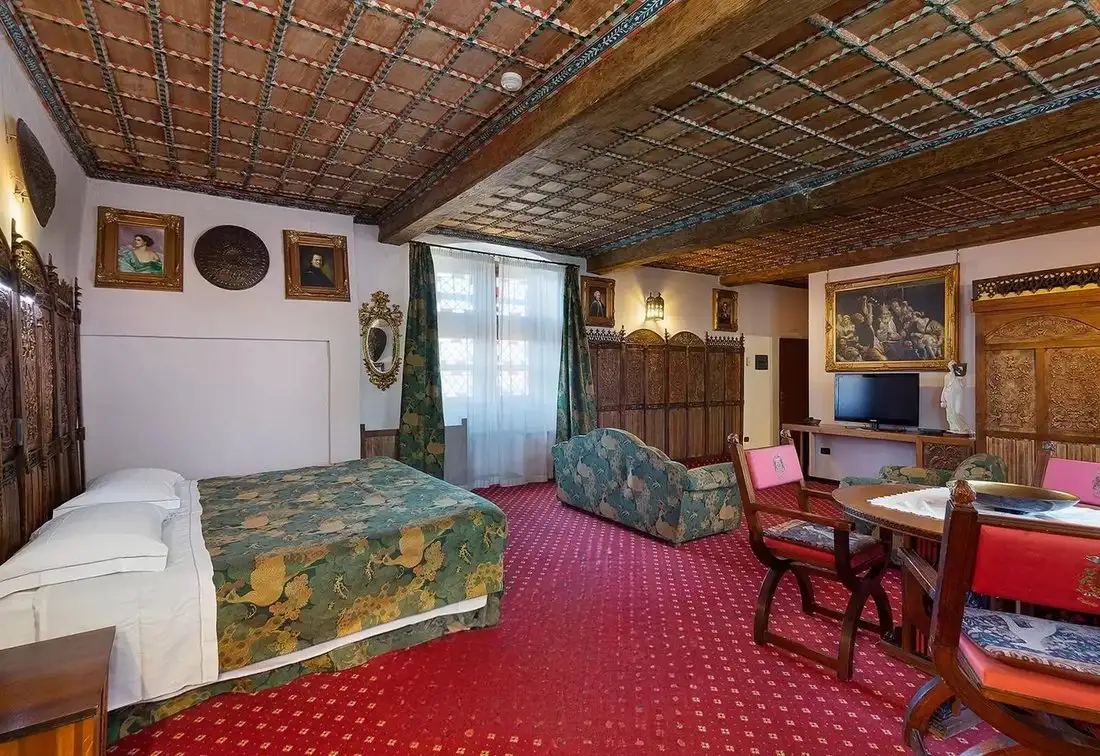 Castle 4500m² in Italy, Pavone Canavese. Priced at 33961277$ rent photo-2