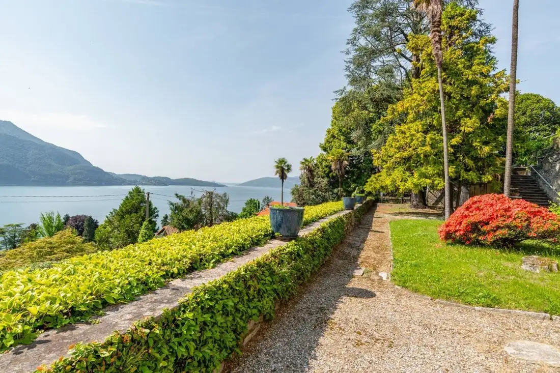 Castle 2079m² in Italy, Ghiffa. Priced at 6226234$ rent photo-2