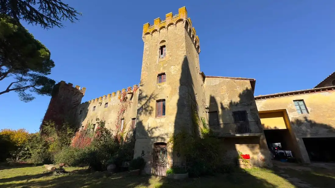 Castle 1000m² in Italy, Monticchiello. Priced at 7131868$ rent photo-1