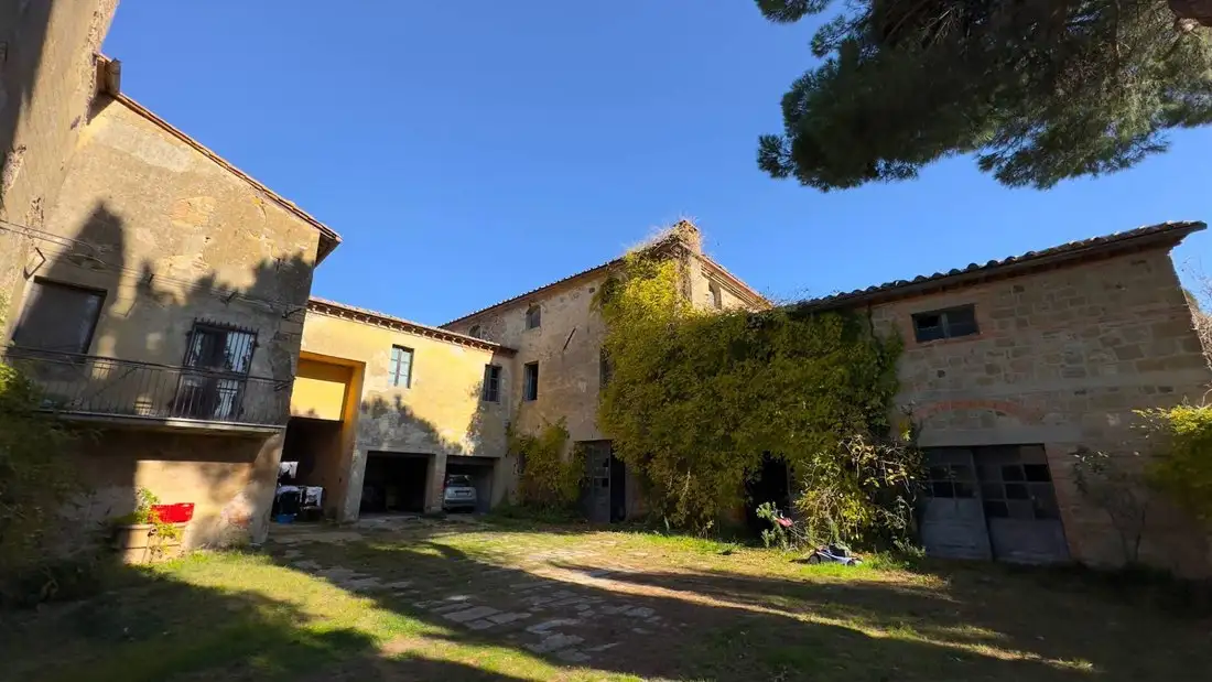 Castle 1000m² in Italy, Monticchiello. Priced at 7131868$ rent photo-2