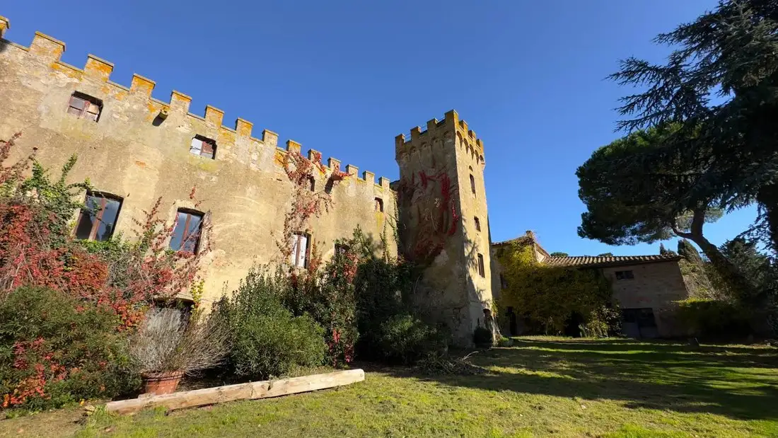 Castle 1000m² in Italy, Monticchiello. Priced at 7131868$ rent photo-4