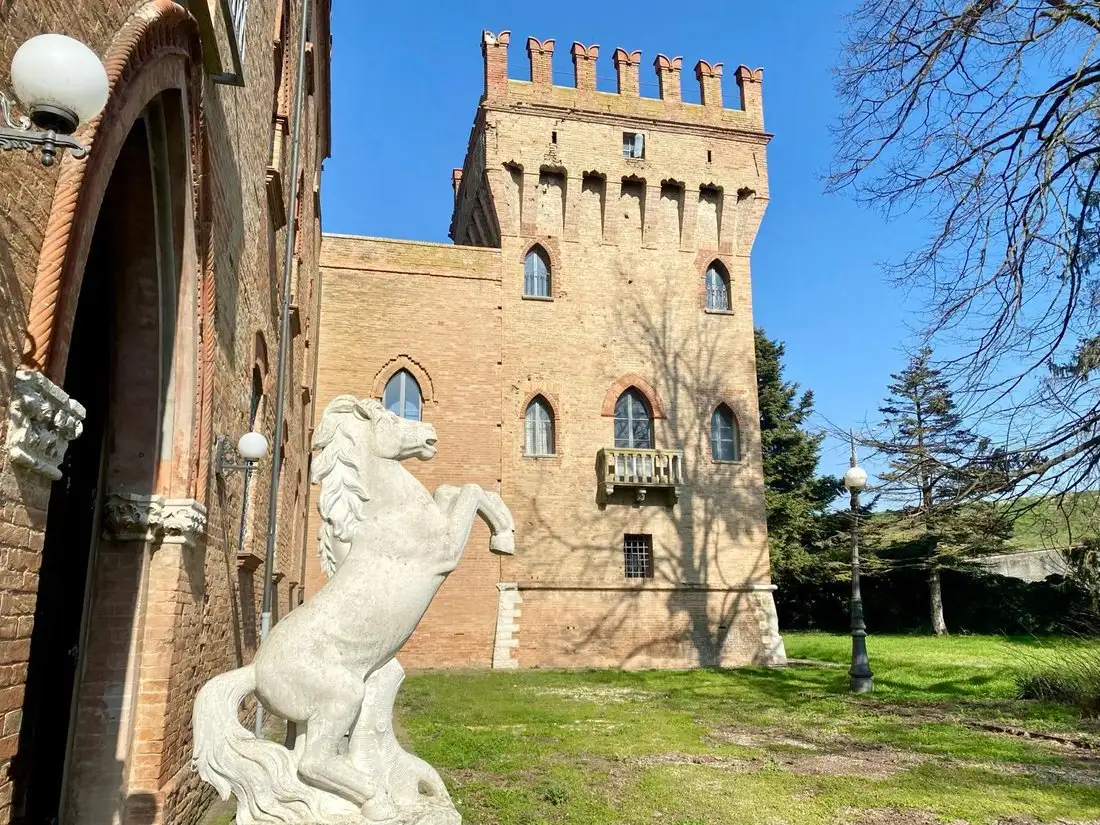 Castle 3000m² in Italy, Ducato di Fabriago. Priced at 1698063$ rent photo-4