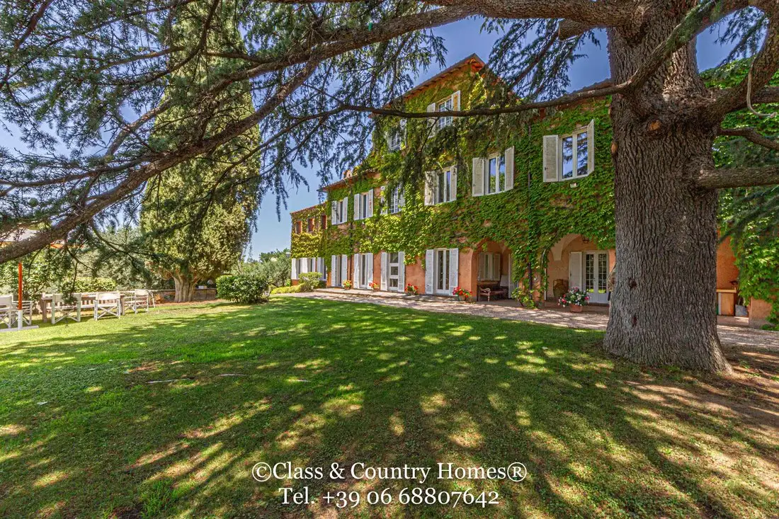 Castle 950m² in Italy, Grottaferrata. Priced at 3498011$ rent photo-2