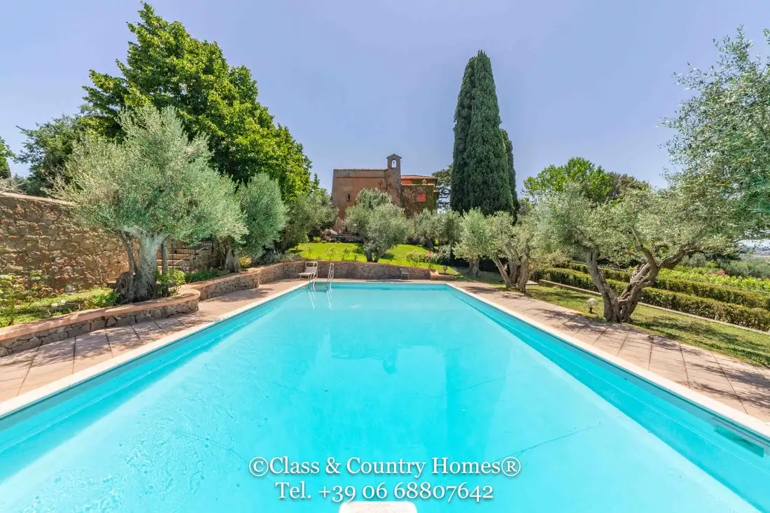 Castle 950m² in Italy, Grottaferrata. Priced at 3498011$ rent photo-3