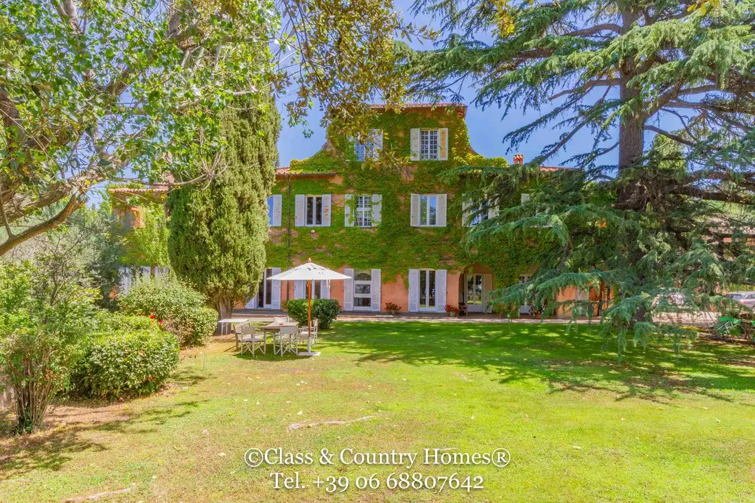 Castle 950m² in Italy, Grottaferrata. Priced at 3498011$ rent photo-4